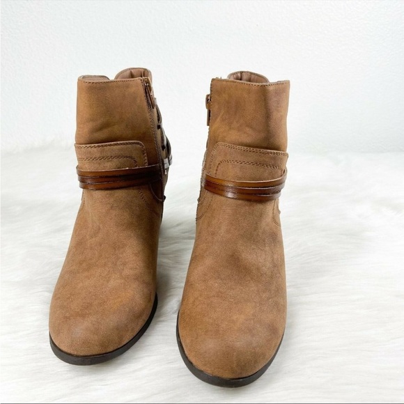 Madden Girl Tan Stylish Leather Darla Side Zip Block Heel Ankle Boots 9M - Picture 2 of 9